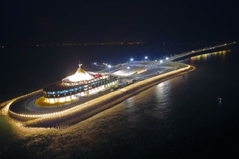 伶仃洋上騰蛟龍！與華全發(fā)電機(jī)關(guān)注港珠澳大橋