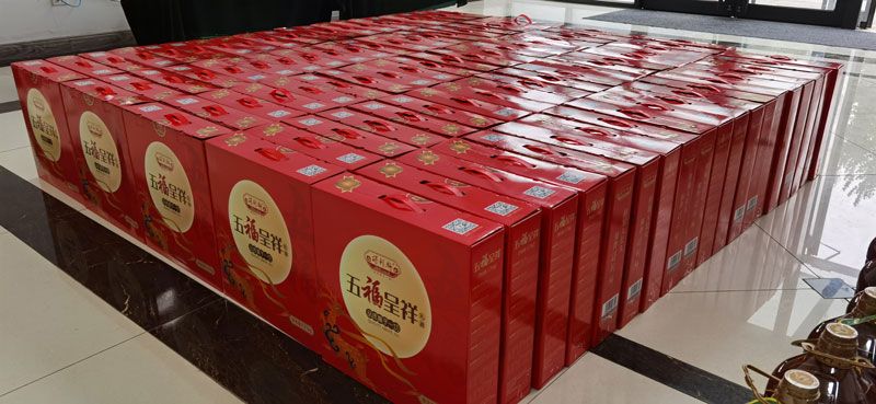 華全集團為員工準備中秋美食禮盒作為福利