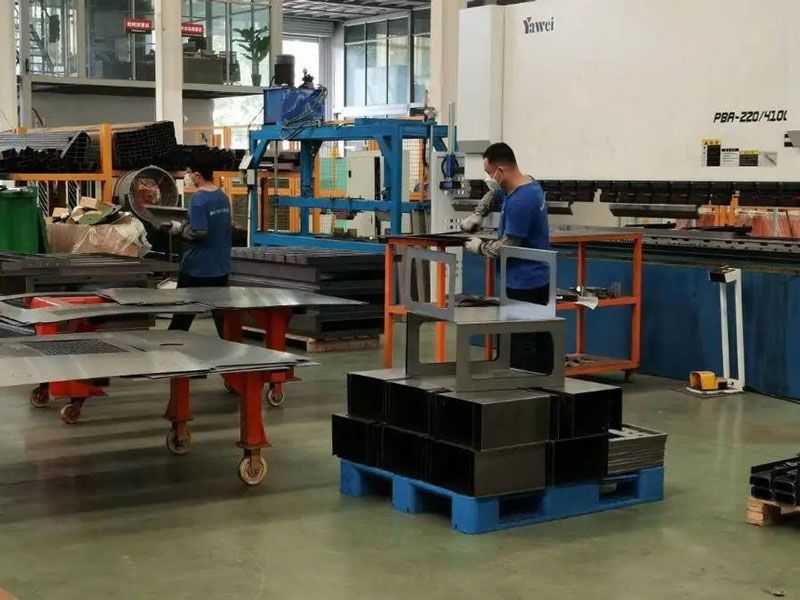 十一第一天，華全發電機組生產線緊張奮斗著